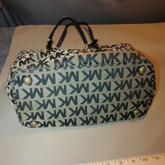 Michael Kors Black Signature Jet Set Monogram Shoulder Tote - Picture 7 of 7